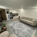 Cozy Ground Floor Apartment