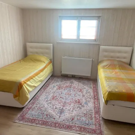 Cozy Ground Floor Apartment