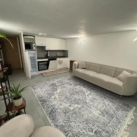 Cozy Ground Floor Apartmán