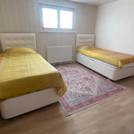 Cozy Ground Floor Apartment